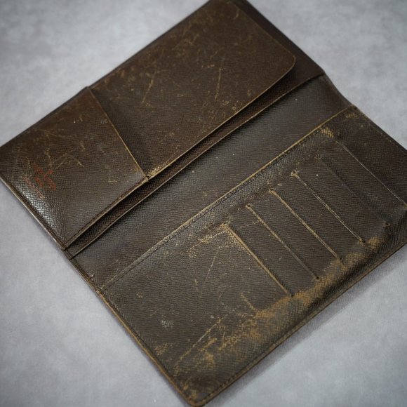 Louis Vuitton Damier Wallet - Picture 2 of 9